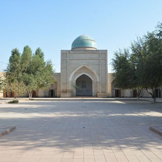 Медресе Норбут-Бия